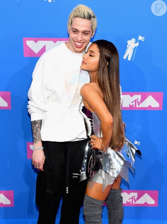 Pete Davidson e Ariana Grande também já namoraram, em 2018, e até ficaram noivos, mas a relação teve fim.