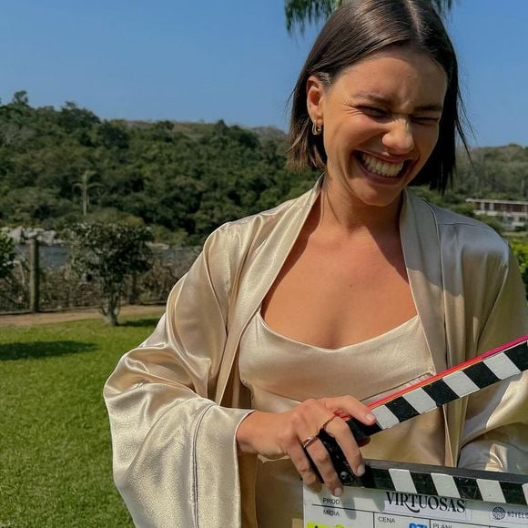 Desta vez, os pelos de Bruna Linzmeyer não causaram polêmica e a atriz recebeu muitos elogios de seus seguidores