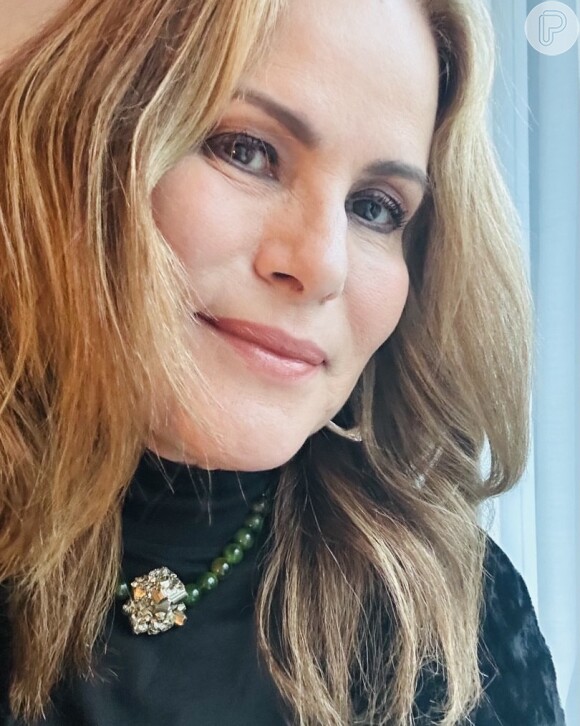 Hoje uma das vozes mais respeitadas do jornalismo, Renata começou a carreira nos bastidores e só entrou na frente das câmeras após uma chance inesperada