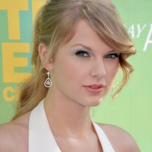 Em 2011, Taylor Swift foi questionada sobre que celebridades levaria a um baile de formatura