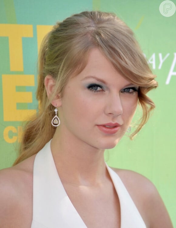 Em 2011, Taylor Swift foi questionada sobre que celebridades levaria a um baile de formatura