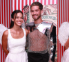 Bruna Marquezine e João Guilherme abandonam 'proibição' e posam juntos pela primeira vez com direito a beijinho. Fotos!