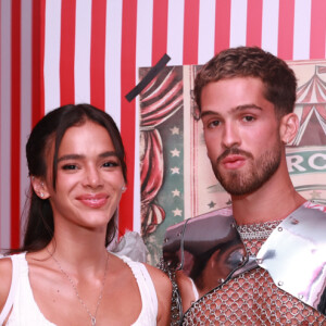 Bruna Marquezine e João Guilherme marcaram presença na festa de Halloween de Giovanna Lancellotti