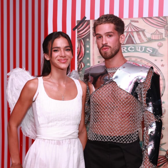 Bruna Marquezine e João Guilherme marcaram presença na festa de Halloween de Giovanna Lancellotti