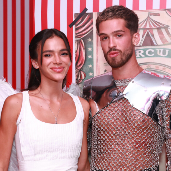 Bruna Marquezine e João Guilherme posaram juntos pela primeira vez desde que assumiram o namoro 