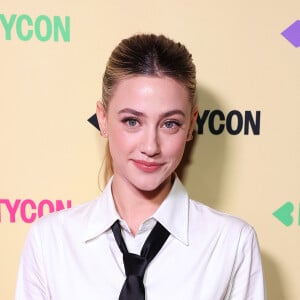 A artista Lili Reinhart, de 'Riverdale', parece não ter gostado da derrota de Kamala, e também expressou a opinião no X.