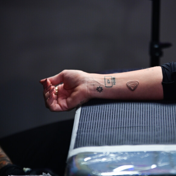 'De tatuagem, eu tenho duas mãos e um pé dos meus filhos. Hoje, eu quero fazer o símbolo da AACD. Foi minha ideia'