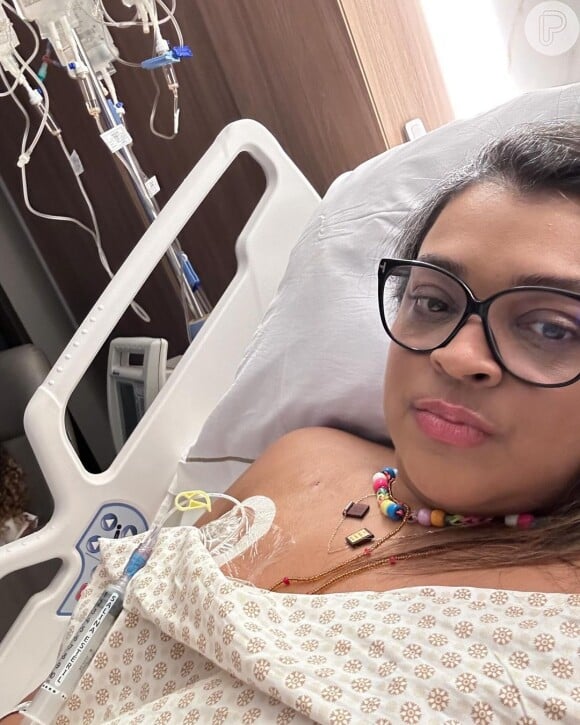 Cantora enfrenta complicações no tratamento contra o câncer e passa por nova internação