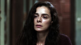 Resumo da novela 'Força de Mulher' de hoje, quarta-feira (20/11): com saúde debilitada, Bahar leva um novo golpe