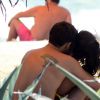 Samara Felippo e o novo namorado, Elidio Sanna, trocam beijos na Praia Brava, em Búzios, Região dos Lagos do Rio de janeiro