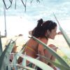 Samara Felippo exibe a boa forma ao ficar de biquíni na Praia Brava, em Búzios