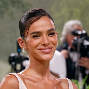 Bruna Marquezine é uma das atrizes mais bonitas do Brasil e chama atenção por sua beleza natural com procedimentos de Quiet Beauty