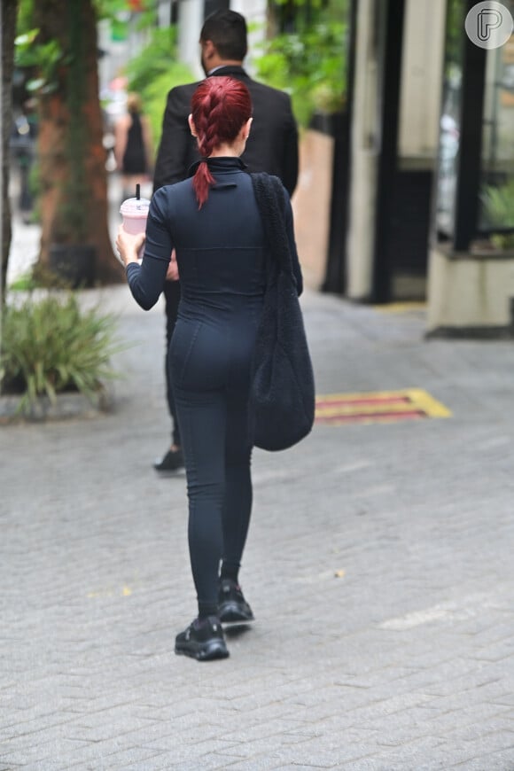 Gkay usou macacão longo e look all black para ir à academia