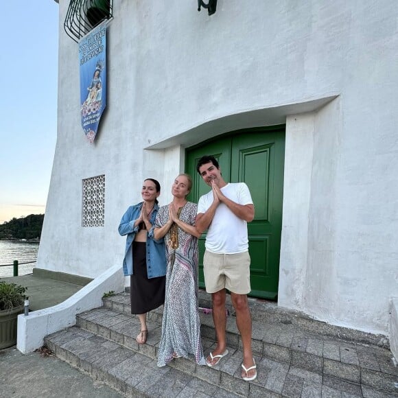 Angélica e amigos em Angra dos Reis