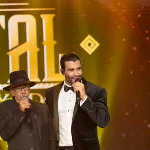 Gusttavo Lima canta com o pai no 'Natal do Embaixador', especial do SBT