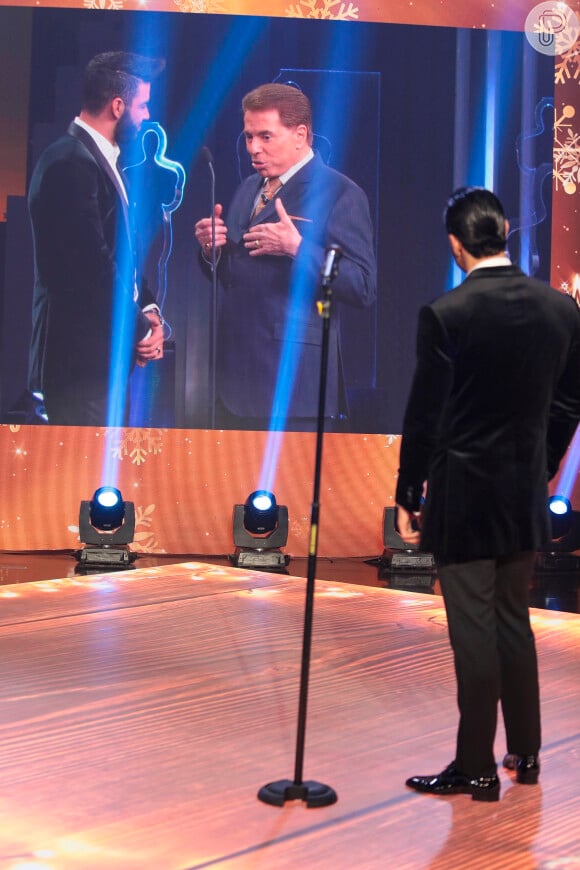 Gusttavo Lima recordou sua participação em programa de Silvio Santos no especial 'Natal do Embaixador' no SBT