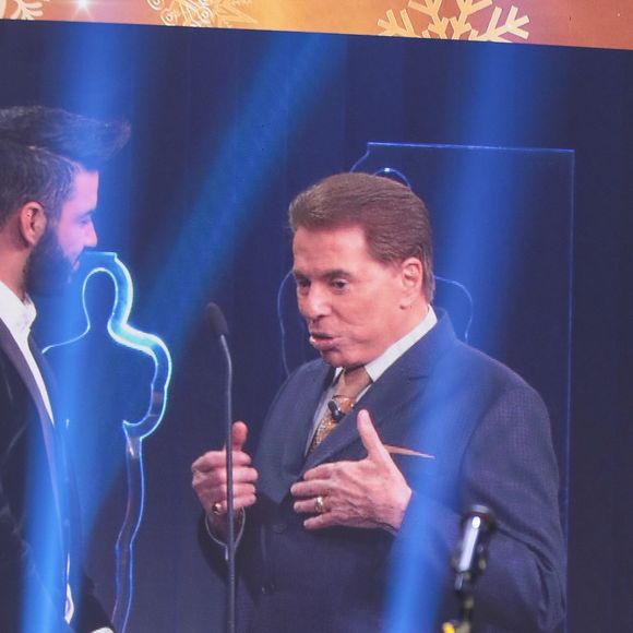 Gusttavo Lima recordou sua participação em programa de Silvio Santos no especial 'Natal do Embaixador' no SBT