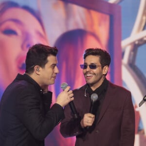 Gusttavo Lima cantou com Hugo e Guilherme no especial 'Natal do Embaixador', que o SBT exibe em 17 de dezembro de 2024 e reprisa sete dias depois