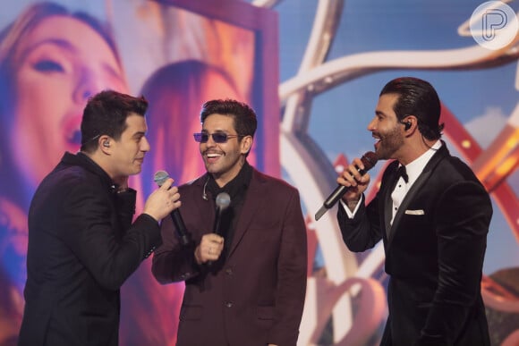 Gusttavo Lima cantou com Hugo e Guilherme no especial 'Natal do Embaixador', que o SBT exibe em 17 de dezembro de 2024 e reprisa sete dias depois