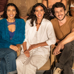 O sucesso da série não se limitou aos números, na repercussão da crítica especializada e nas redes sociais muitos comentários positivos exaltam a química de Danilo Mesquita, Rayssa Bratillieri,João Guilherme, Sophia Abrahão, Fernanda Paes Leme, Ana Hikari, entre outros.