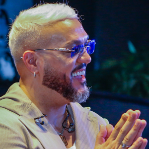 Especial | Sem passar pano - e sem Viviane! Documentário de Belo transforma cantor em anti-herói: 'Ele sofreu para falar'