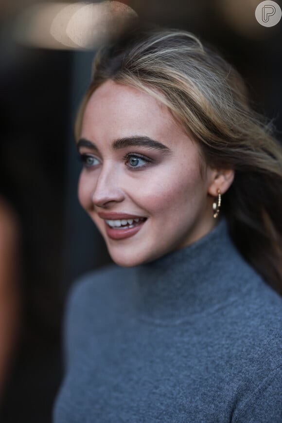 Maquiagem de Sabrina Carpenter: expert Ju Monteiro traz dicas para copiar o visual da cantora.