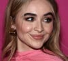 Maquiagem de Sabrina Carpenter: vale, antes de mais nada, caprichar numa boa preparação de pele.