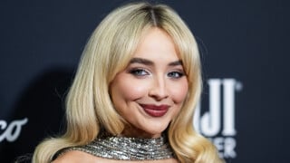 Tudo sobre a make glow de Sabrina Carpenter! Maquiadora me contou 4 dicas para copiar a cantora, destaque de Natal na Netflix