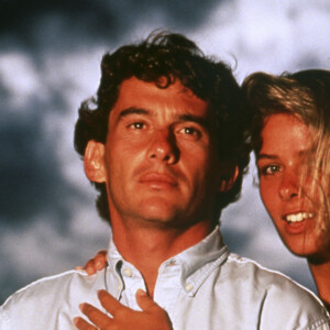 Junto da série, passou a viralizar um vídeo do jornalista esportivo Flávio Gomes falando sobre o casal, que estava junto desde 1993