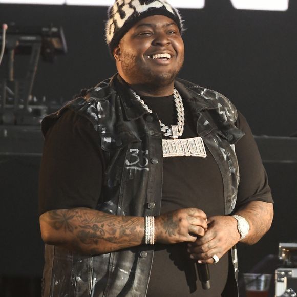 Sean Kingston, do hit 'Beautiful Girls', foi preso em maio, sob suspeita de roubo e fraude. Ele é acusado de não pagar uma TV e um sistema de som que estavam em sua casa