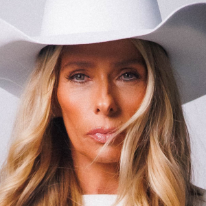 Tiro no pé? Adriane Galisteu vê popularidade superar Netflix em 350% e dá rasteira em boicote de Viviane Senna
 