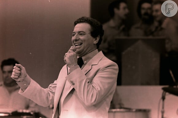 Raul Gil estreou seu programa em 1973 na Record, passou para a Tupi, SBT, TV Rio, Band e Manchete