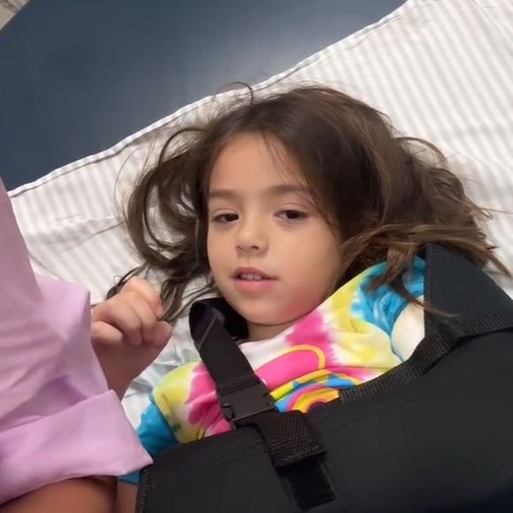 Sabrina Sato também levou a filha, Zoe, ao hospital