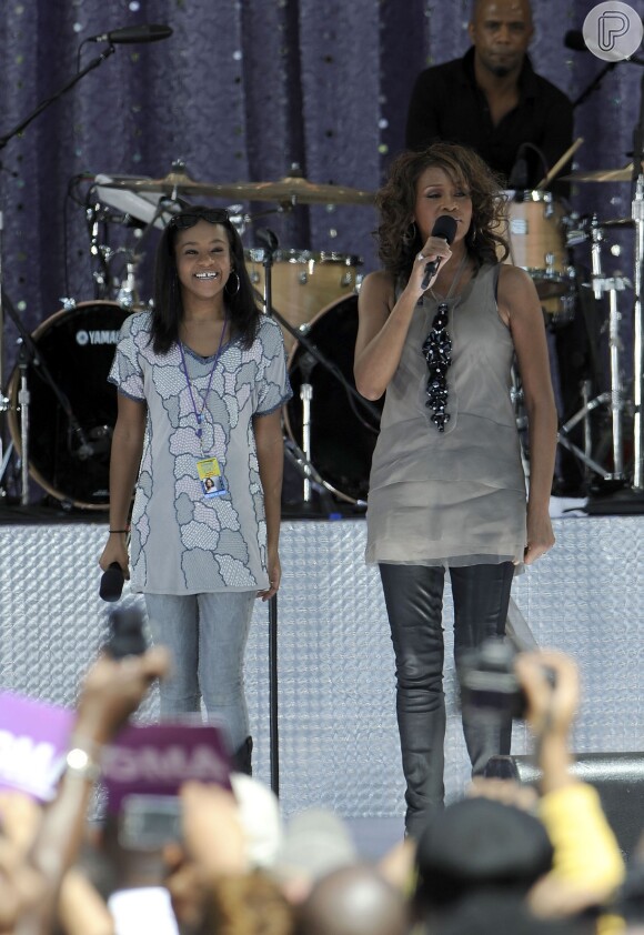 Ainda criança, Bobbi Kristina chegou a se apresentar ao lado da mãe, Whitney Houston
