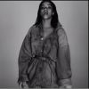 Rihanna canta com um casacão jeans no clipe de 'FourFiveSeconds'