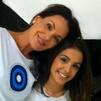 Carolina Ferraz posta foto de campanha com a filha adolescente, Valentina