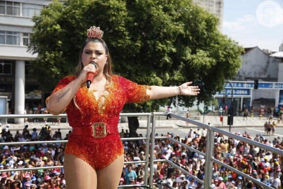 Preta Gil canta em bloco de rua no Rio de Janeiro