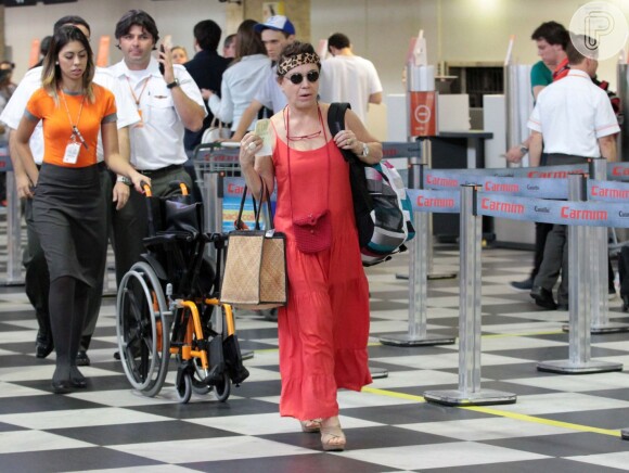 Regina Duarte já foi comparada ao roqueiro Ozzy Osbourne ao usar um look excêntrico no aeroporto de Congonhas, em São Paulo