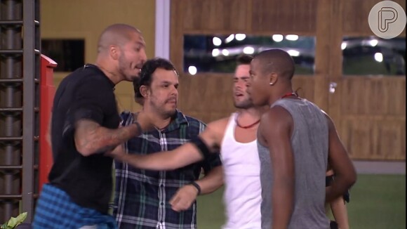 Fernando e Luan são separados por Rafael e Adrilles