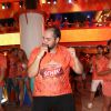 Tiago Abravanel dança no Camarote Schin em Salvador, na Bahia