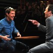 Tom Cruise leva ovada na cabeça e cai na risada em programa de TV nos EUA