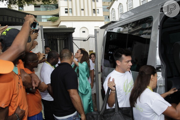 Ivete Sangalo chega para comandar seu trio, o 'Coruja', 15 de fevereiro de 2015