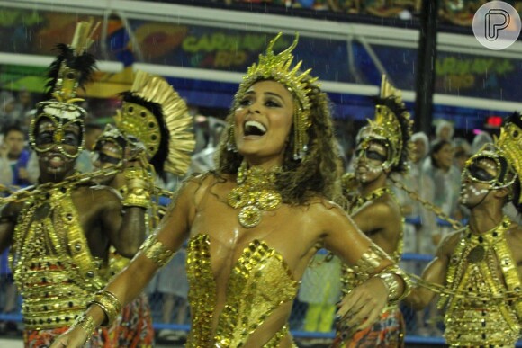 Juliana Paes se emociona em desfile da Viradouro