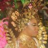 Rainha de bateria da Mangueira desfila com maquiagem de ouro avaliada em R$ 15 mil