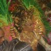Rainha de bateria da Mangueira desfilou com maquiagem de ouro avaliada em R$ 15 mil