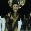 Fantasiada de Cisne Negro, Sabrina Sato brilhou como rainha de bateria da Vila Isabel no Carnaval 2015