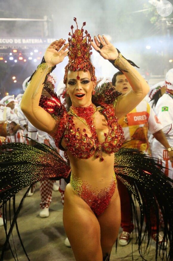 Viviane Araújo é uma das rainhas de bateria mais queridas do Rio