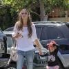 Alessandra Ambrósio e a filha Anja passaram um tempo juntas em Los Angeles, na Califórnia, nesta terça-feira, 16 de abril de 2013