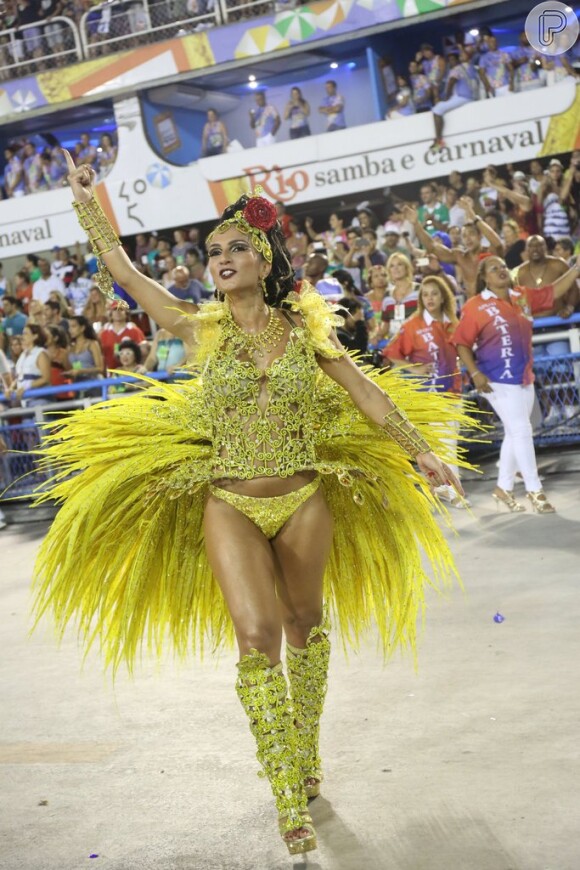 Bruna Bruno se despede do posto de rainha de bateria da União da Ilha neste Carnaval