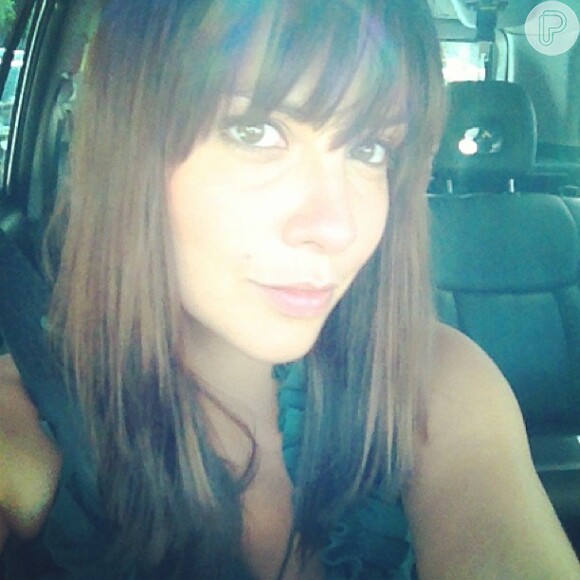 Camila Rodrigues corta o cabelo e exibe franjinha no Instagram, em 17 de abril de 2013